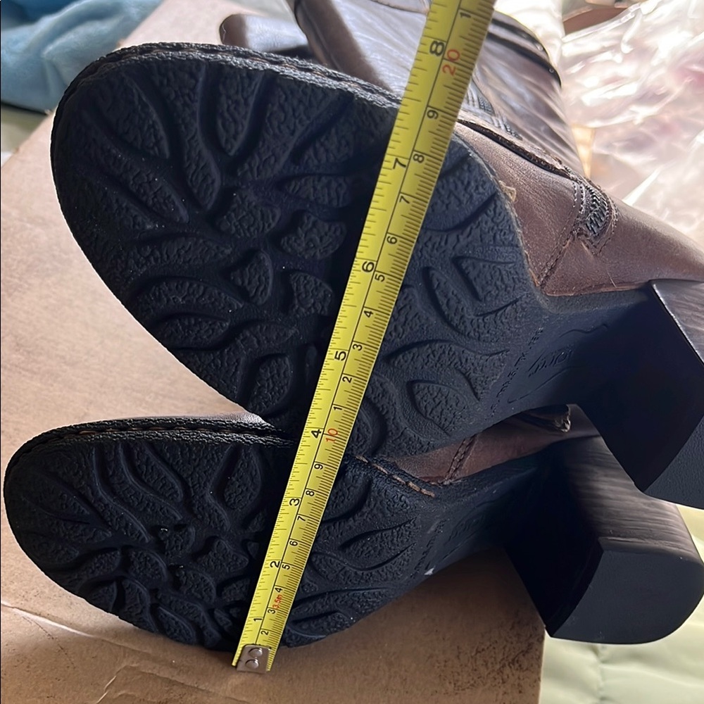 Born Women's Milari Brown Leather Boots - Picture 13 of 16